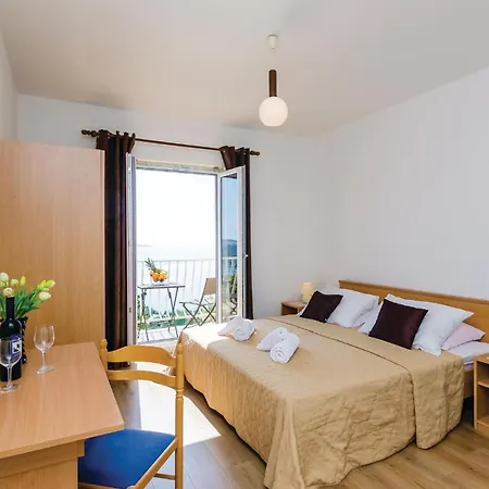 Three-bedroom In Plat Апартаменты *